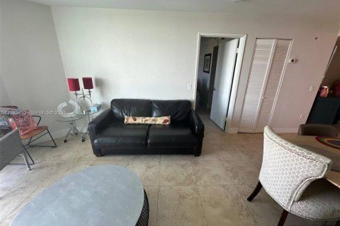 Condo in Miami Beach, Florida, 2 bedrooms № 2089156 - photo 8