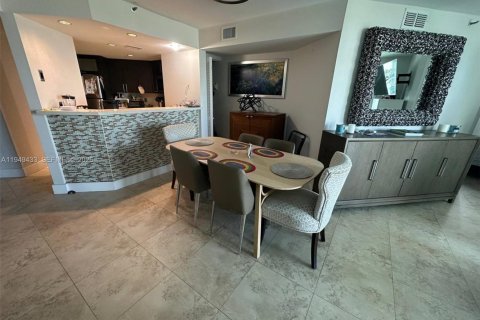 Condo in Miami Beach, Florida, 2 bedrooms № 2089156 - photo 11