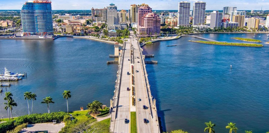 Commercial property in West Palm Beach, Florida 141.86 sq.m. № 1099858