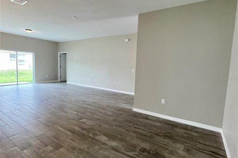 Villa ou maison à louer à Kissimmee, Floride: 4 chambres, 162.58 m2 № 2386051 - photo 3