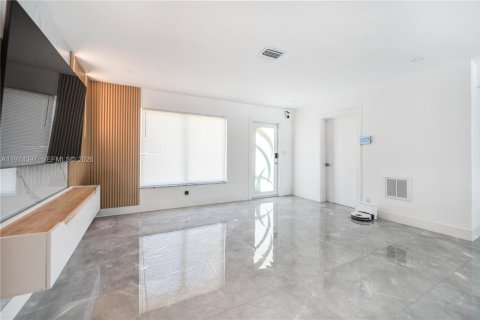 Villa ou maison à vendre à Oakland Park, Floride: 4 chambres, 145.3 m2 № 2038612 - photo 6