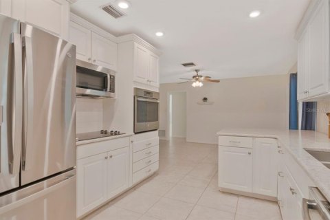 Villa ou maison à vendre à Clearwater, Floride: 5 chambres, 176.33 m2 № 2404845 - photo 10