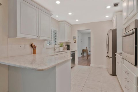 Villa ou maison à vendre à Clearwater, Floride: 5 chambres, 176.33 m2 № 2404845 - photo 11