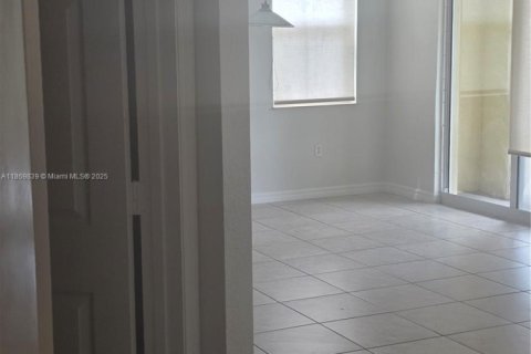 Copropriété à louer à Doral, Floride: 3 chambres, 119.29 m2 № 1927464 - photo 5