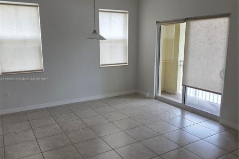 Copropriété à louer à Doral, Floride: 3 chambres, 119.29 m2 № 1927464 - photo 7