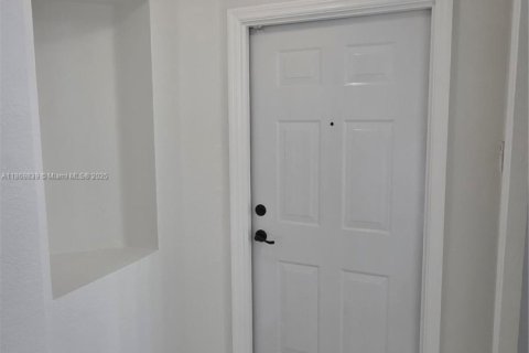 Copropriété à louer à Doral, Floride: 3 chambres, 119.29 m2 № 1927464 - photo 4