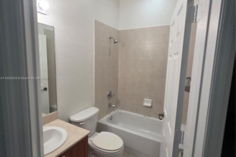 Copropriété à louer à Doral, Floride: 3 chambres, 119.29 m2 № 1927464 - photo 17