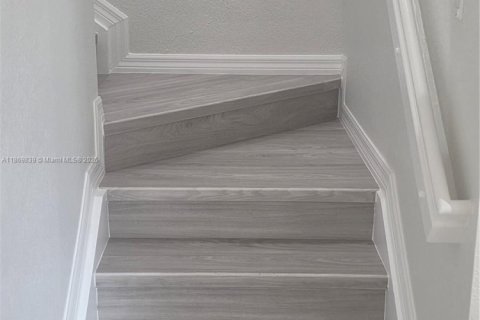 Copropriété à louer à Doral, Floride: 3 chambres, 119.29 m2 № 1927464 - photo 13
