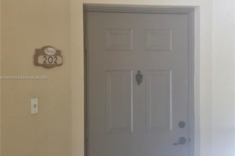 Copropriété à louer à Doral, Floride: 3 chambres, 119.29 m2 № 1927464 - photo 3