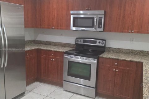Copropriété à louer à Doral, Floride: 3 chambres, 119.29 m2 № 1927464 - photo 10