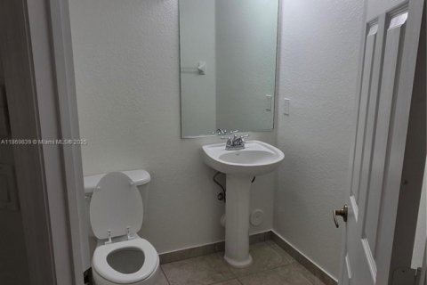 Copropriété à louer à Doral, Floride: 3 chambres, 119.29 m2 № 1927464 - photo 6