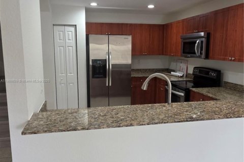 Copropriété à louer à Doral, Floride: 3 chambres, 119.29 m2 № 1927464 - photo 9