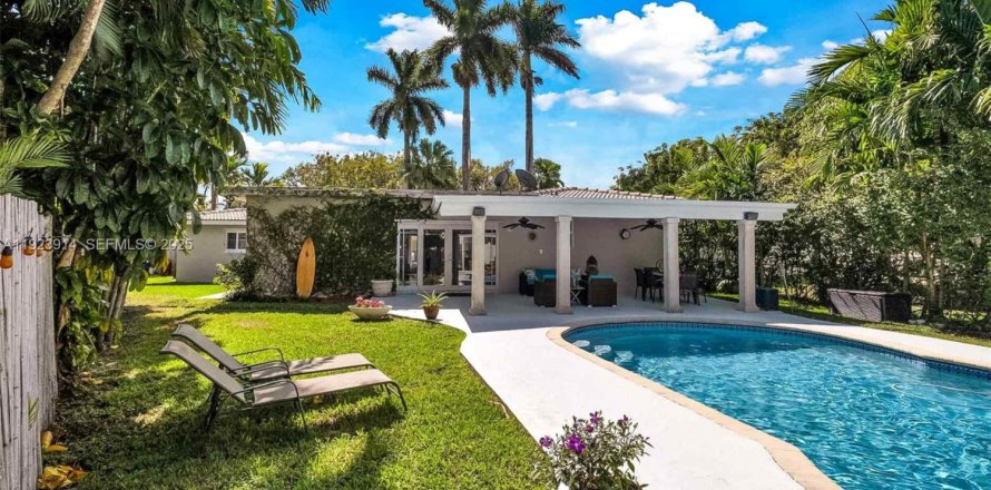 Villa ou maison à Miami, Floride 3 chambres, 204.01 m2 № 1984354