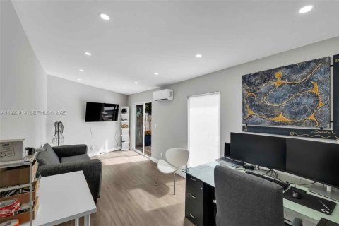 Villa ou maison à vendre à Miami, Floride: 3 chambres, 204.01 m2 № 1984354 - photo 24