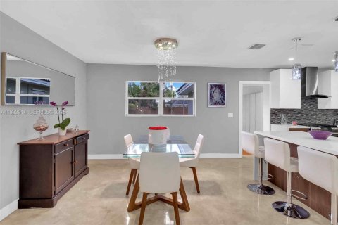 Villa ou maison à vendre à Miami, Floride: 3 chambres, 204.01 m2 № 1984354 - photo 14