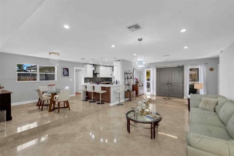 Villa ou maison à vendre à Miami, Floride: 3 chambres, 204.01 m2 № 1984354 - photo 15