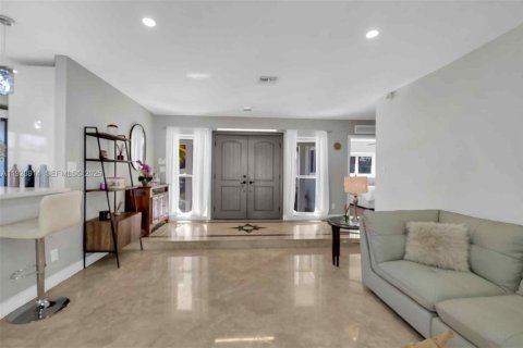 Villa ou maison à vendre à Miami, Floride: 3 chambres, 204.01 m2 № 1984354 - photo 21