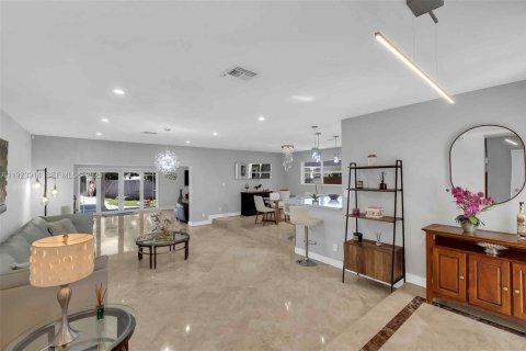 Villa ou maison à vendre à Miami, Floride: 3 chambres, 204.01 m2 № 1984354 - photo 22