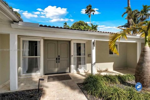 Villa ou maison à vendre à Miami, Floride: 3 chambres, 204.01 m2 № 1984354 - photo 5