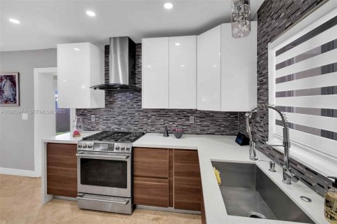 Villa ou maison à vendre à Miami, Floride: 3 chambres, 204.01 m2 № 1984354 - photo 12