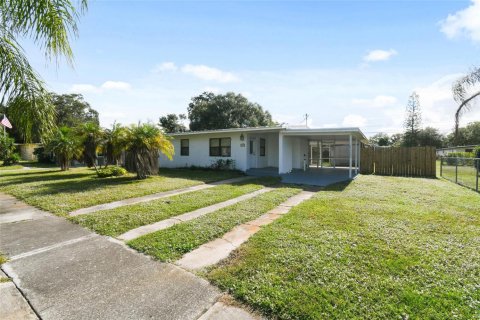 House in Port St. Lucie, Florida 3 bedrooms, 96.99 sq.m. № 2187310