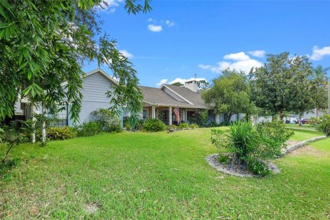 Casa en venta en Eustis, Florida, 3 dormitorios, 205.04 m2 № 1872906 - foto 1