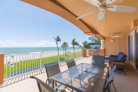 Condominio en venta en Redington Beach, Florida, 3 dormitorios, 215.35 m2 № 1883098 - foto 1
