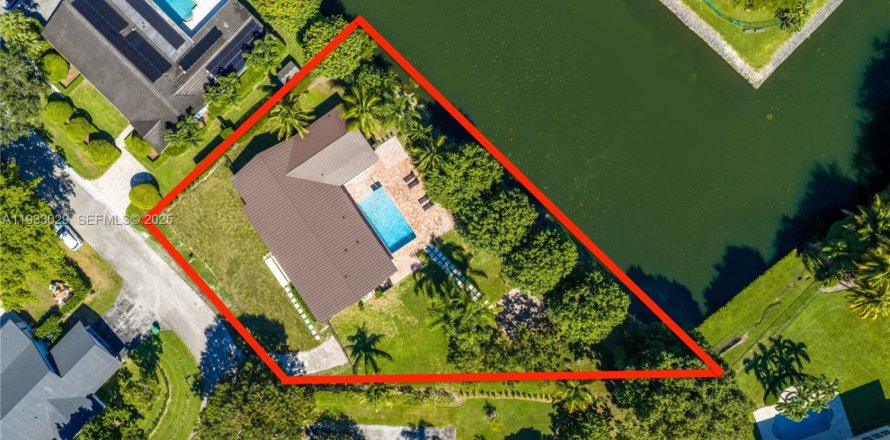 Villa ou maison à Pinecrest, Floride 5 chambres, 272.11 m2 № 1991447