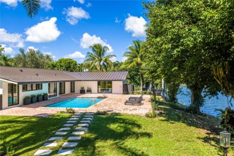 Villa ou maison à louer à Pinecrest, Floride: 5 chambres, 272.11 m2 № 1991447 - photo 4