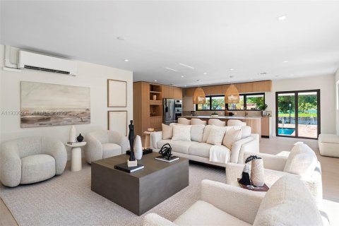 Villa ou maison à louer à Pinecrest, Floride: 5 chambres, 272.11 m2 № 1991447 - photo 15