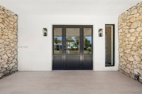 Villa ou maison à louer à Pinecrest, Floride: 5 chambres, 272.11 m2 № 1991447 - photo 6