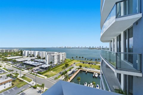 Condo in Lake Park, Florida, 2 bedrooms  № 2243799 - photo 8
