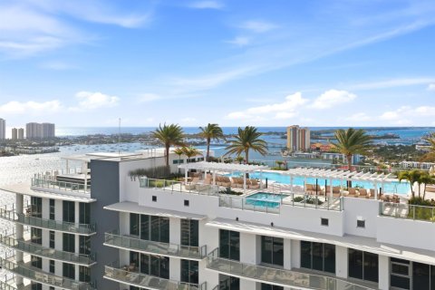 Condo in Lake Park, Florida, 2 bedrooms  № 2243799 - photo 2