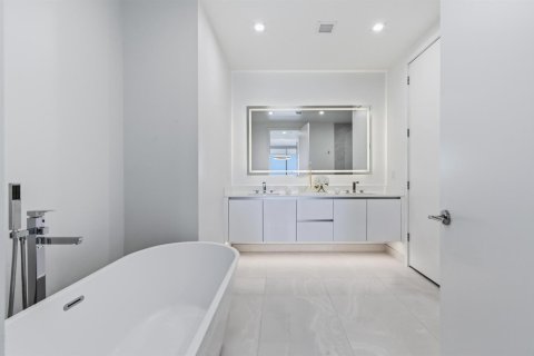 Condo in Lake Park, Florida, 2 bedrooms  № 2243799 - photo 27