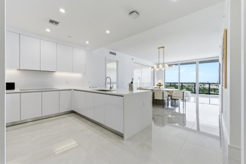 Condo in Lake Park, Florida, 2 bedrooms  № 2243799 - photo 16