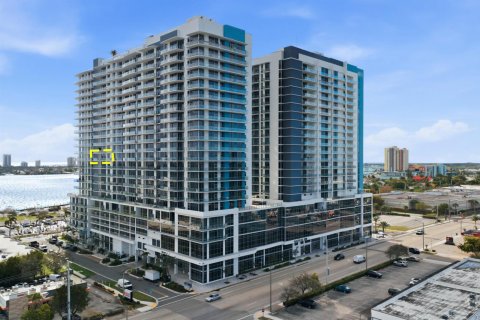 Condo in Lake Park, Florida, 2 bedrooms № 2243799