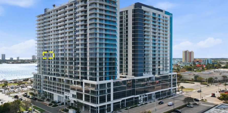 Condo in Lake Park, Florida, 2 bedrooms  № 2243799