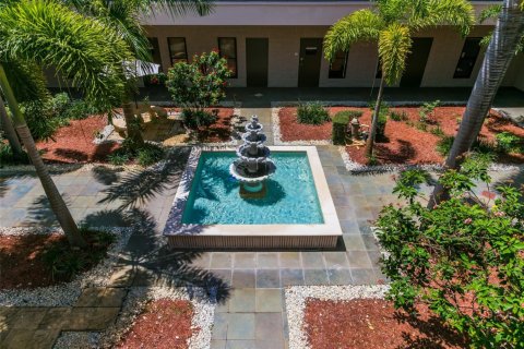 Commercial property in Coral Springs, Florida № 1047707 - photo 1
