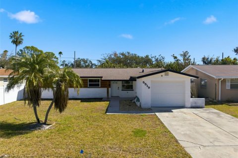 Casa en Saint Petersburg, Florida 3 dormitorios, 141.3 m2 № 2380401