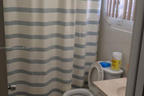 Condo in Hollywood, Florida, 1 bedroom  № 1867865 - photo 2