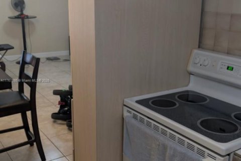 Condo in Hollywood, Florida, 1 bedroom  № 1867865 - photo 3