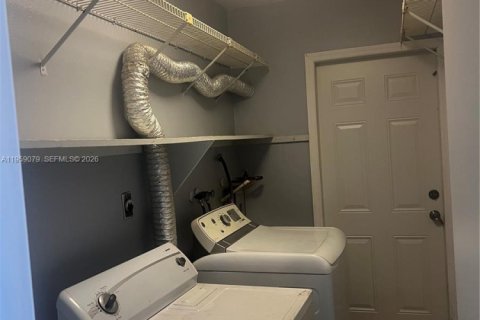 Casa en alquiler en Miami, Florida, 3 dormitorios, 96.62 m2 № 2023677 - foto 5