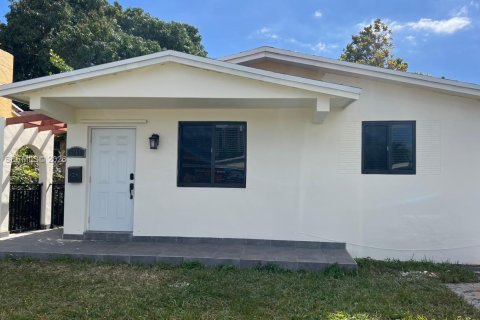 Casa en Miami, Florida 3 dormitorios, 96.62 m2 № 2023677