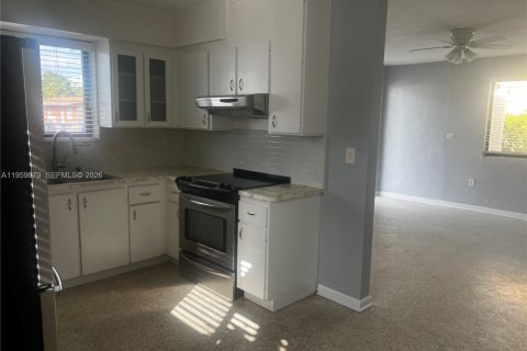 Casa en alquiler en Miami, Florida, 3 dormitorios, 96.62 m2 № 2023677 - foto 4