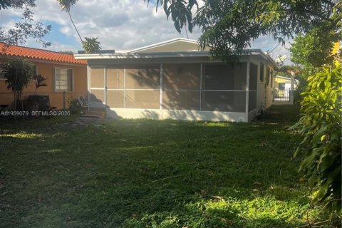 Casa en alquiler en Miami, Florida, 3 dormitorios, 96.62 m2 № 2023677 - foto 12