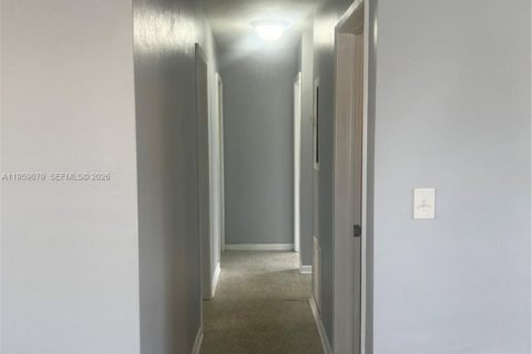 Casa en alquiler en Miami, Florida, 3 dormitorios, 96.62 m2 № 2023677 - foto 6