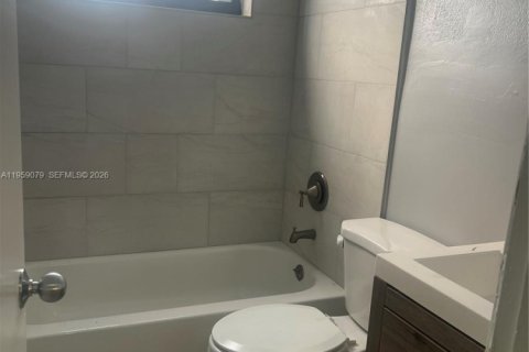Casa en alquiler en Miami, Florida, 3 dormitorios, 96.62 m2 № 2023677 - foto 7
