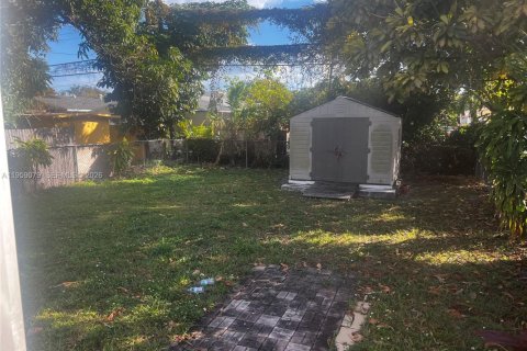 Casa en alquiler en Miami, Florida, 3 dormitorios, 96.62 m2 № 2023677 - foto 11