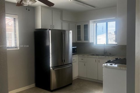 Casa en alquiler en Miami, Florida, 3 dormitorios, 96.62 m2 № 2023677 - foto 3