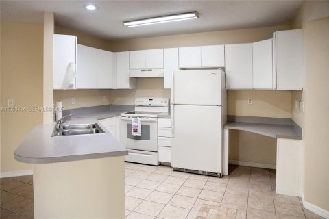 Condo in Pompano Beach, Florida, 2 bedrooms  № 1991097 - photo 10